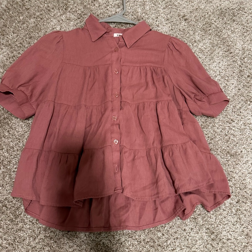 Francesca’s Women's Mauve Button-Up Tiered Top